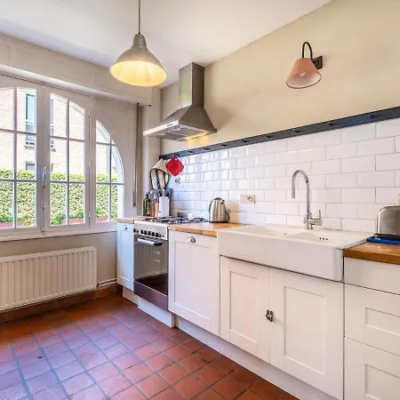 In Near Zeedijk Villa